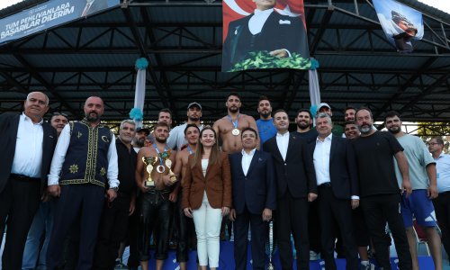 KURTDERELİ YAĞLI GÜREŞLERİ'NDE BAŞPEHLİVAN MUSTAFA TAŞ OLDU