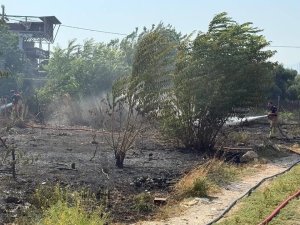 ANTAKYA’DA BAHÇE YANGINI KONTROL ALTINA ALINDI