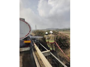 ERZİN’DE TANKERDEN ALEVLER YÜKSELDİ