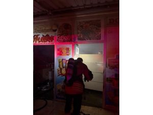 REYHANLI’DA MARKETTE ÇIKAN YANGIN KONTROL ALTINA ALINDI