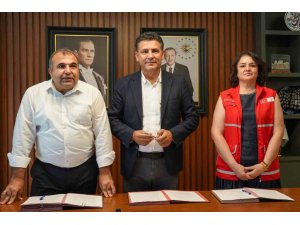 KOZAN’DA 500 ÖĞRENCİYE KIRTASİYE VE OKUL KIYAFETİ DESTEĞİ