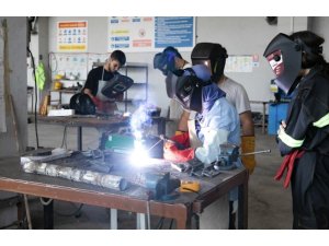 MERSİN’DE ÇELİK KAYNAK KURSUNU BİTİRENLERİN YÜZDE 85’İ İŞ SAHİBİ OLDU