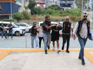 DÖVİZ BÜROSU SOYGUNUNDA GÖZALTINA ALINAN 3 ŞÜPHELİ ADLİYEDE