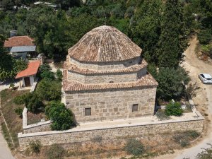 PERGE'NİN ANTİK TAŞLARI CAMİ DUVARINDA