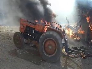 TRAKTÖR HAREKET ETTİKTEN SONRA ALEV ALDI