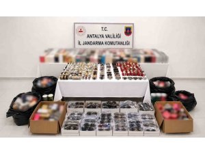 MANAVGAT’TA 4 MİLYON 350 BİN LİRALIK GÜMRÜK KAÇAĞI ÜRÜN ELE GEÇİRİLDİ