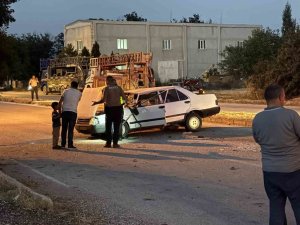 ISPARTA’DA OTOMOBİLLER ÇARPIŞTI: 4 YARALI