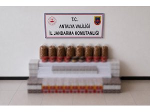 MANAVGAT’TA KAÇAK TÜTÜN OPERASYONU: 30 BİN DOLU MAKARON ELE GEÇİRİLDİ