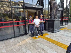 ALANYA’DA POLİSE SİLAH DOĞRULTAN ŞÜPHELİ TUTUKLANDI