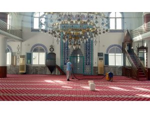 AKDENİZ’DE İBADETHANELER MOBİL EKİPLE TEMİZLENİYOR