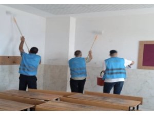 MERSİN’DE DENETİMLİ SERBESTLİK YÜKÜMLÜLERİNDEN 6 OKULDA BAKIM VE TADİLAT