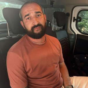 KIRMIZI BÜLTENLE ARANAN ŞÜPHELİ KALDIĞI OTELDE YAKALANDI