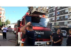 ANTALYA’DA EVİN MUTFAĞINDA ÇIKAN YANGINDA EVDE BULUNAN 3 KİŞİ DUMANDAN ETKİLENDİ