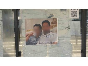 OTOBÜS DURAĞINA ASILAN "DİKKAT, DOLANDIRICIDIR" YAZILI FOTOĞRAF KARESİ GÖRENLERİ ŞAŞIRTTI