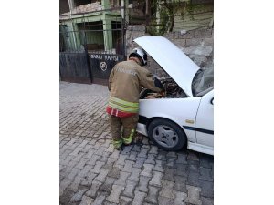 İSKENDERUN’DA OTOMOBİLDE YANGIN ÇIKTI