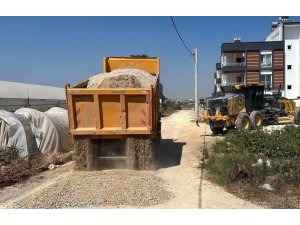 AKDENİZ’DE YOLLAR YENİLENİYOR, ULAŞIM GÜVENLİĞİ ARTIRILIYOR