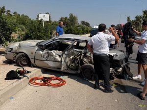 OTOMOBİLLER ÇARPIŞTI: 2 YARALI