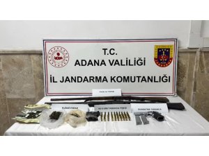 ADANA’DA 6 RUHSATIZ SİLAH ELE GEÇİRİLDİ