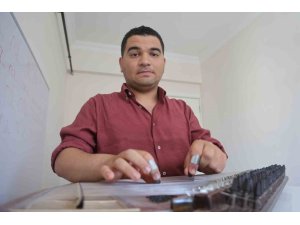 PROFESÖRÜN "OKUMA, YAZMA ÖĞRENEMEZ" DEDİĞİ OTİZMLİ ERTUĞRUL,  TÜM ENGELLERİ AŞARAK ANNESİNİN 1 YAŞINDA BAŞLATTIĞI EĞİTİMLE KONSERVATUARDAN MEZUN OLDU