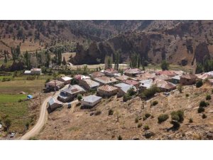 TUFANBEYLİ’DE KAYALIKLARIN ARASINDA TARİH VE DOĞA İZLERİ