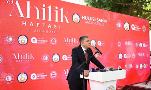 VALİ ŞAHİN: "BÜYÜK MEDENİYETİMİZİN DEĞERLERİNİ YENİDEN YÜKSELTMELİYİZ"