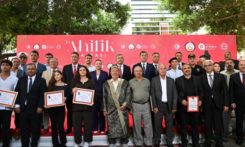 VALİ ŞAHİN: "BÜYÜK MEDENİYETİMİZİN DEĞERLERİNİ YENİDEN YÜKSELTMELİYİZ"