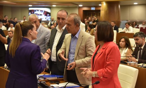 YENİ PARTİ GRUBU İLK KEZ MECLİSTE