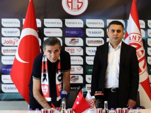 ANTALYASPOR'UN YENİ TEKNİK DİREKTÖRÜ OSMAN ÖZKÖYLÜ
