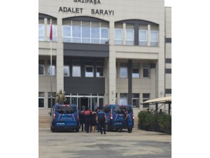GAZİPAŞA’DA VETERİNER VE POLİS MEMURUNU DARP EDEN 3 ŞÜPHELİ TUTUKLANDI