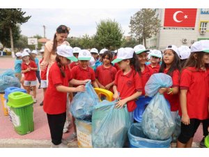 MİNİK ÖĞRENCİLERDEN SIFIR ATIK FARKINDALIĞI