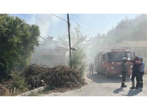 BURDUR’DA EV YANGINI: DUMANLAR MAHALLELİYİ TEDİRGİN ETTİ