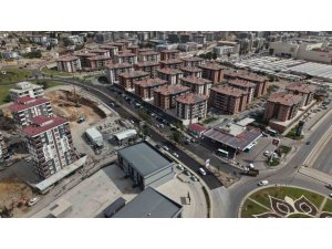 KAHRAMANMARAŞ’TA ASFALT MESAİSİ SÜRÜYOR