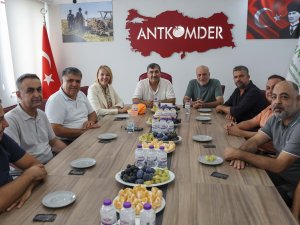 ÖZ, TOPTANCI HALİ'NDE PROJELERİNİ ANLATTI