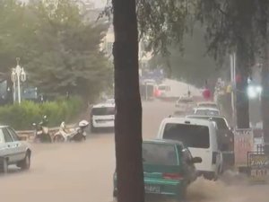 ANTALYA'DA SAĞANAK, TAŞKINA NEDEN OLDU