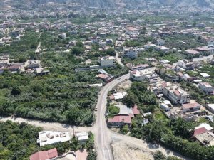 HBB’DEN SAMANDAĞ SUTAŞI’NDA 1,1 KİLOMETRELİK YOLDA BETON ASFALT ÇALIŞMASI