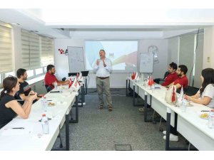 AOSB AKADEMİ’DE YÖNETİCİLİK VE SÜRDÜRÜLEBİLİR BÜYÜME EĞİTİMİ