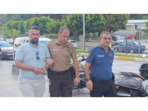 CİNAYETTEN ARANAN ŞAHIS ÖLEN KİŞİYE AİT EHLİYETLE OTEL SERVİS ŞOFÖRLÜĞÜ YAPARKEN YAKALANDI