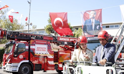 ANTALYA İTFAİYESİNİN YENİ ARAÇLARI TANITILDI