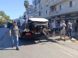 ÖNCE YAYAYA, ARDINDAN DURAKTAKİ KARI KOCAYA ÇARPTI