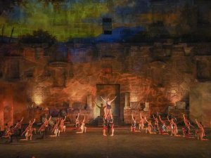 ASPENDOS'TA PERDE KAPANDI