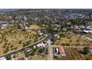 GÜLNAR’DA 3 MAHALLEYİ BİRBİRİNE BAĞLAYAN YOL YENİLENDİ