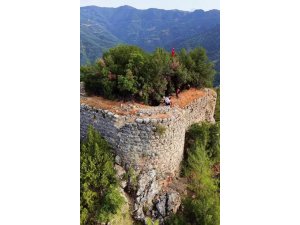 TARİHİ HİSAR KALESİ YILLARA MEYDAN OKUYOR