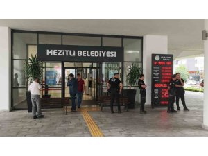"MEZİTLİ BELEDİYE BAŞKANI TUNCER, YENİ PARTİ VE MEDYA KURULUŞUNA SİLAHLI SALDIRI DÜZENLETTİRDİ" İDDİASI
