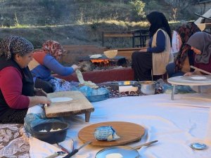 ADANA’DA ÖĞRENCİLERİN BAHÇEDE YETİŞTİRDİĞİ ÜRÜNLER SOFRAYA TAŞINDI