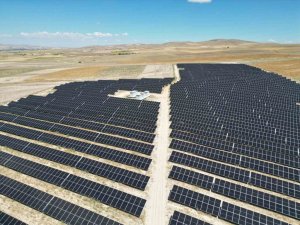 YEŞİL DÖNÜŞÜME GÜNEŞ ENERJİSİYLE KATKI