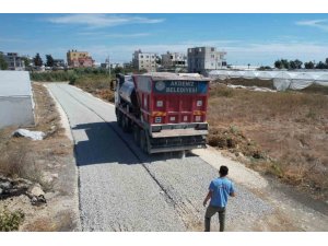 AKDENİZ’DE YOL ÇALIŞMALARI HIZ KESMEDEN SÜRÜYOR