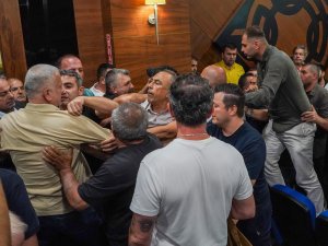 İSTİFA SONRASI KONYAALTI MECLİSİNDE ARBEDE