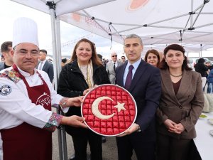 247 METRELİK ANADOLU SOFRASI REKORLAR KİTABI'NDA