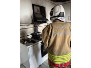 REYHANLI’DA EVİN MUTFAĞINDA YANGIN ÇIKTI