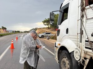 MERSİN’DE YAĞIŞA RAĞMEN ORMAN EMVALİ TAŞIYAN ARAÇLAR DENETLENDİ